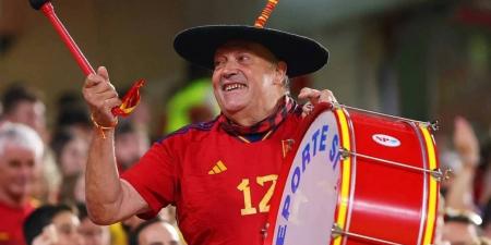«مانولو» يتوقف عن تشجيع منتخب إسبانيا بعد 43 عاماً - دليل الوطن